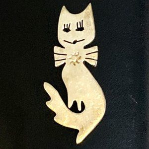 Jaunty vintage sterling cat brooch from Mexico